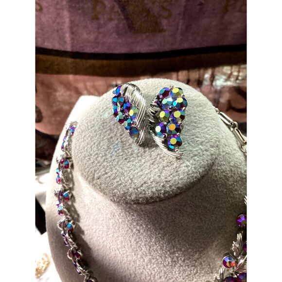 Vintage Lisner Watermelon AB Demi-Parure Necklace and Earrings - Picture 3 of 3